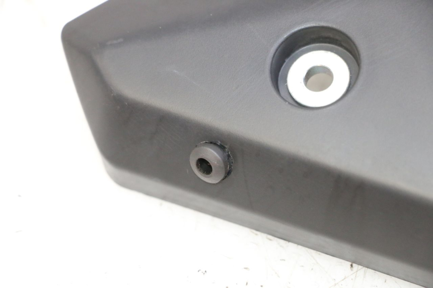 photo de TAPA BAJO ASIENTO DERECHO YAMAHA XJ6 ABS 600 (2008 - 2016)