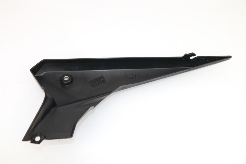 photo de TAPA BAJO ASIENTO DERECHO YAMAHA XJ6 ABS 600 (2008 - 2016)