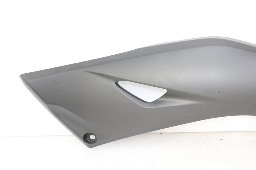 photo de TAPA BAJO ASIENTO DERECHO YAMAHA XMAX X-MAX 125 (2021 - 2025)