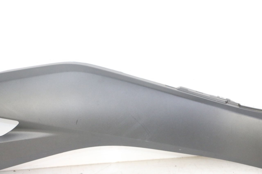 photo de TAPA BAJO ASIENTO DERECHO YAMAHA XMAX X-MAX 125 (2021 - 2025)