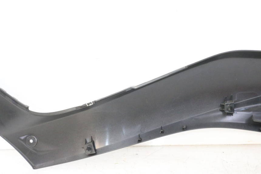 photo de TAPA BAJO ASIENTO DERECHO YAMAHA XMAX X-MAX 125 (2021 - 2025)