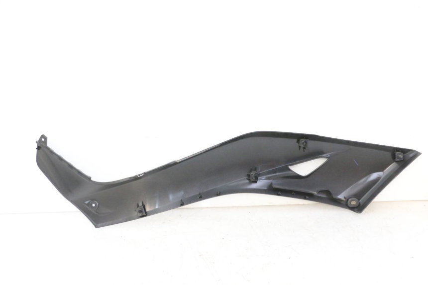 photo de TAPA BAJO ASIENTO DERECHO YAMAHA XMAX X-MAX 125 (2021 - 2025)