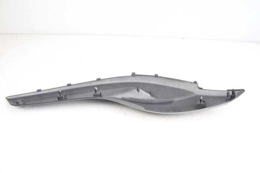 photo de TAPA BAJO ASIENTO DERECHO YAMAHA XP T-MAX TMAX 500 (2008 - 2012)