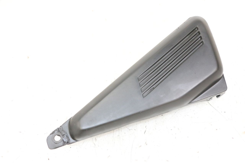 photo de TAPA BAJO ASIENTO DERECHO YAMAHA FZS FAZER 600 (2001 - 2003)
