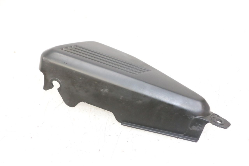 photo de TAPA BAJO ASIENTO DERECHO YAMAHA FZS FAZER 600 (2001 - 2003)