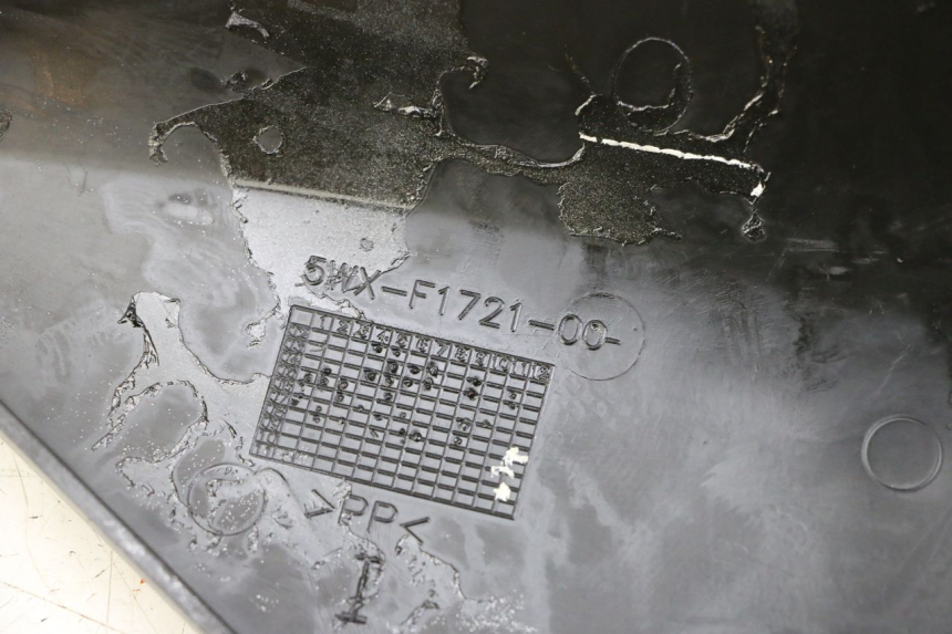 photo de TAPA BAJO ASIENTO DERECHO YAMAHA TZR 50 (2008 - 2016)