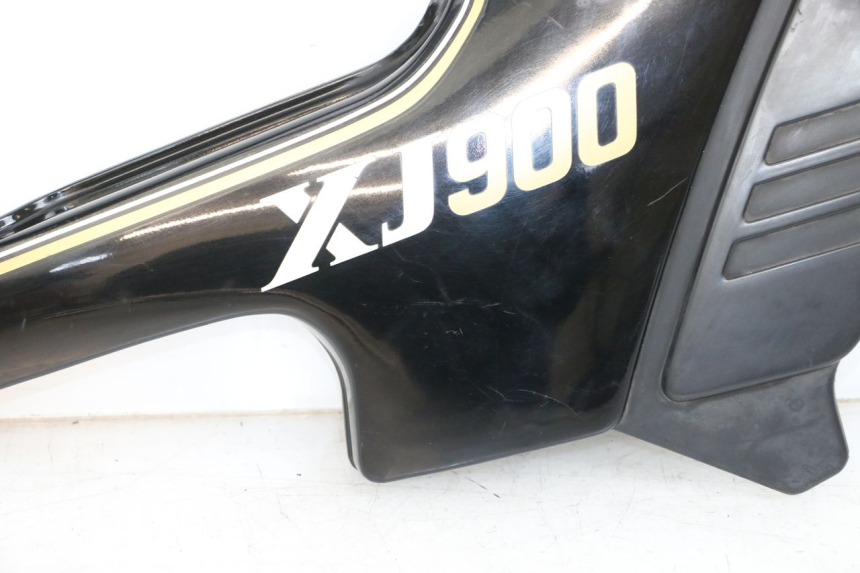 photo de TAPA BAJO ASIENTO DERECHO YAMAHA XJ F 900 (1983 - 1994)