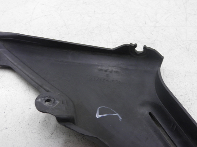 photo de TAPA BAJO ASIENTO DERECHO YAMAHA XJS DIVERSION 600 (2000 - 2003)