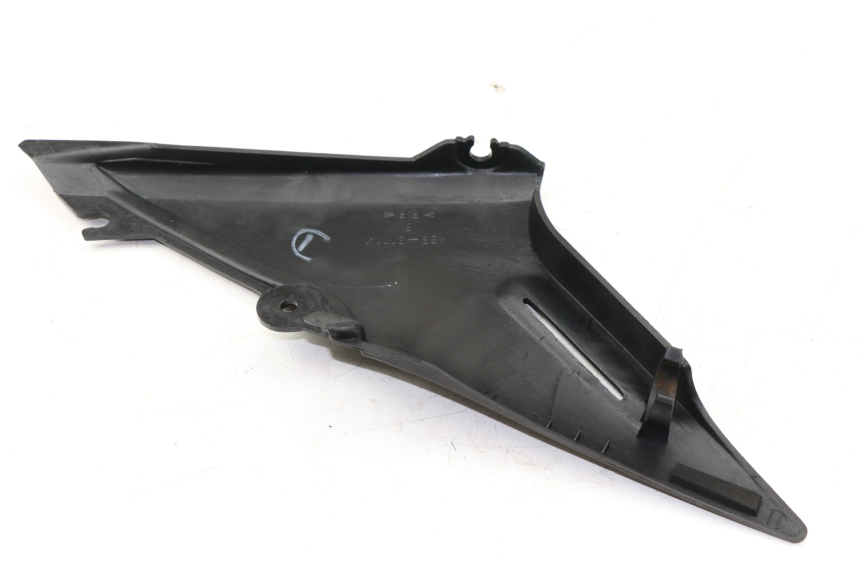photo de TAPA BAJO ASIENTO DERECHO YAMAHA XJS DIVERSION 600 (2000 - 2003)