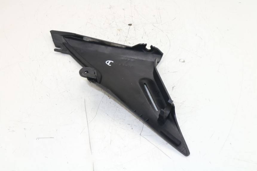 photo de TAPA BAJO ASIENTO DERECHO YAMAHA XJS DIVERSION 600 (1997 - 1999)