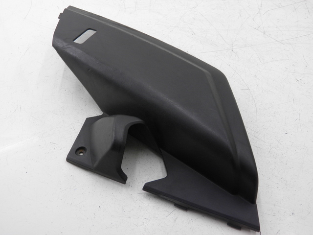 photo de TAPA BAJO ASIENTO DERECHO YAMAHA XMAX X-MAX 125 (2006 - 2009)