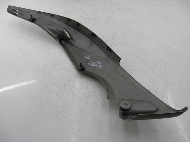 photo de TAPA BAJO ASIENTO DERECHO YAMAHA XP T-MAX TMAX 500 (2004 - 2007)