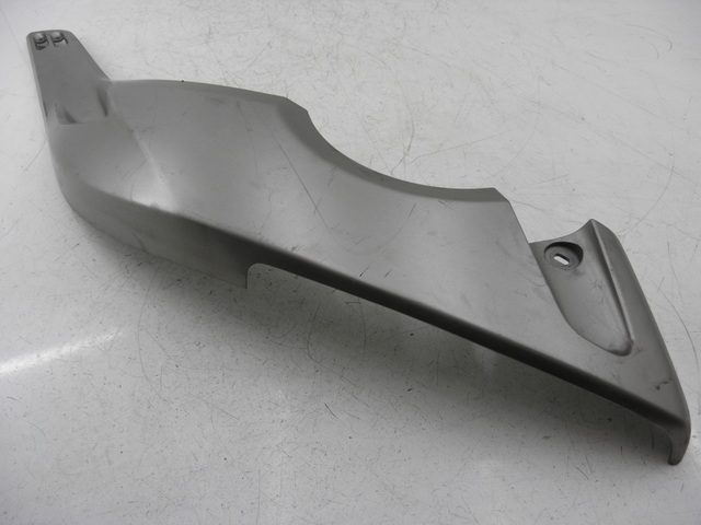 photo de TAPA BAJO ASIENTO DERECHO YAMAHA XP T-MAX TMAX 500 (2004 - 2007)