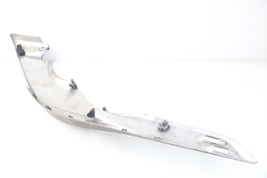 photo de TAPA BAJO EL ASIENTO DERECHO YAMAHA XP T-MAX TMAX ABS 500 (2004 - 2007)