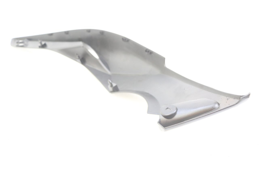 photo de TAPA BAJO EL ASIENTO DERECHO YAMAHA XP T-MAX TMAX ABS 500 (2004 - 2007)