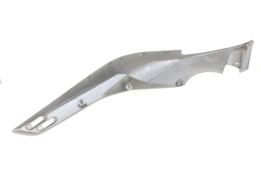 photo de TAPA BAJO EL ASIENTO DERECHO YAMAHA XP T-MAX TMAX ABS 500 (2004 - 2007)