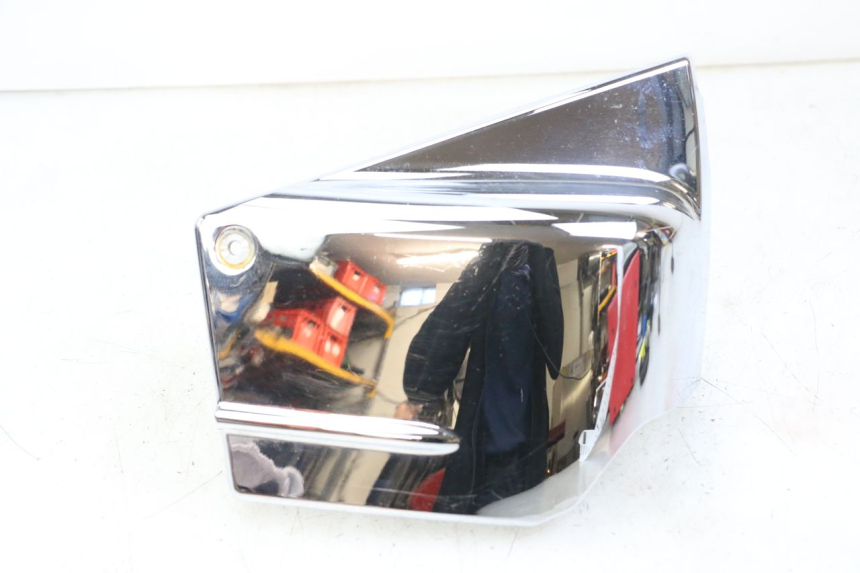 photo de TAPA BAJO ASIENTO DERECHO YAMAHA XVS DRAG STAR DRAGSTAR 650 (1997 - 2007)