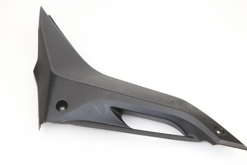photo de TAPA BAJO ASIENTO DERECHO YAMAHA YZF R 125 (2008 - 2013)