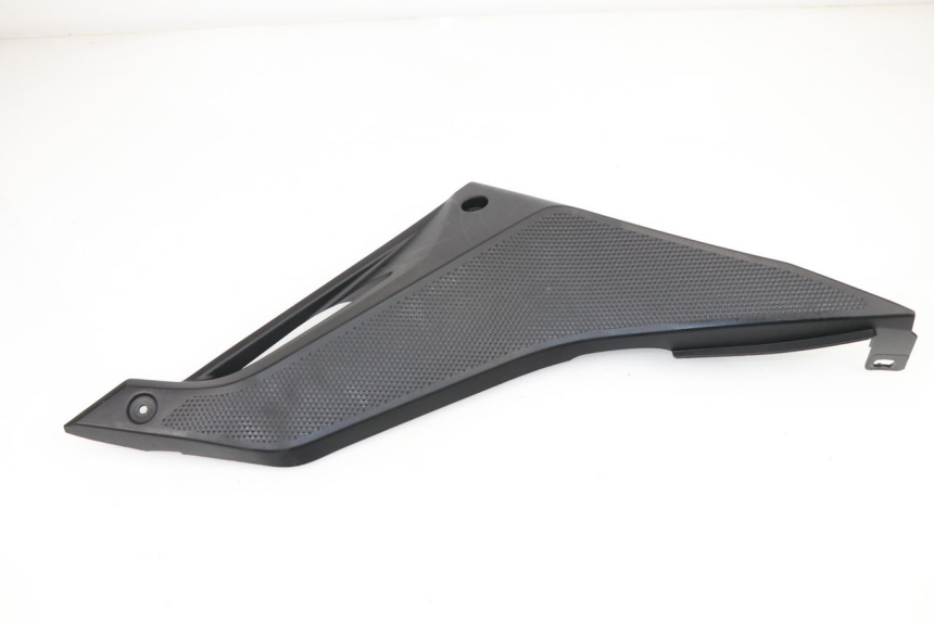 photo de TAPA BAJO ASIENTO DERECHO YAMAHA YZF R 125 (2008 - 2013)