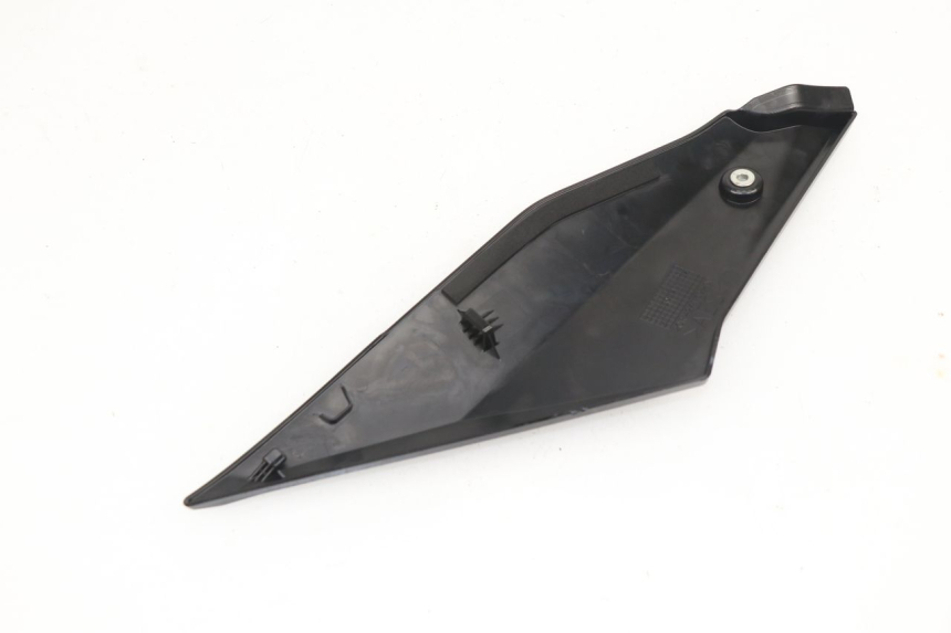 photo de TAPA BAJO ASIENTO DERECHO YAMAHA YZF R1M R1 M 1000 (2015 - 2020)
