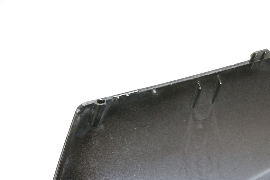 photo de TAPA BAJO ASIENTO MBK FLIPPER 115 (2013 - 2017) - Detalle de la pieza