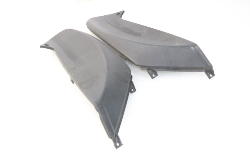photo de TAPA BAJO EL ASIENTO PIAGGIO FLY 2T 50 (2004 - 2017)