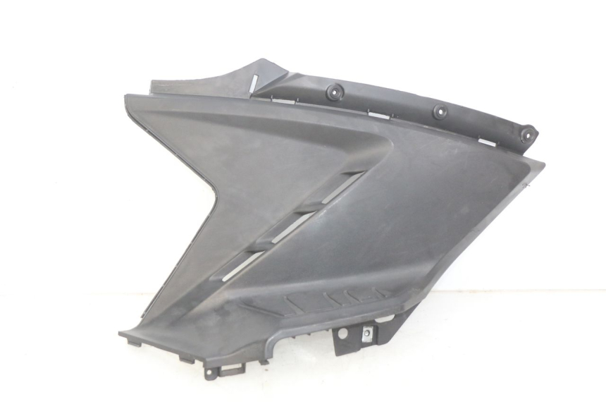 photo de TAPA DEBAJO DEL ASIENTO IZQUIERDO KYMCO AGILITY 16+ 4T 50 (2018 - 2023)