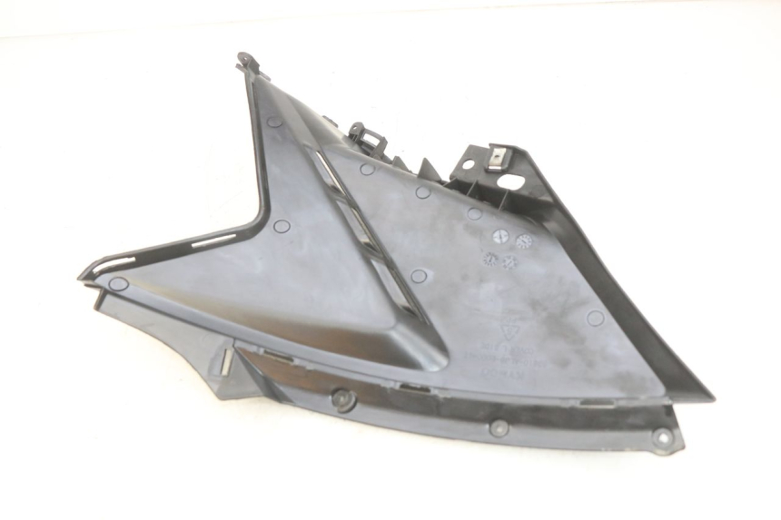 photo de TAPA DEBAJO DEL ASIENTO IZQUIERDO KYMCO AGILITY 16+ 4T 50 (2018 - 2023)
