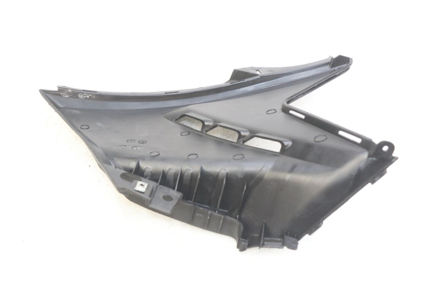 photo de TAPA DEBAJO DEL ASIENTO IZQUIERDO KYMCO AGILITY 16+ 4T 50 (2018 - 2023)