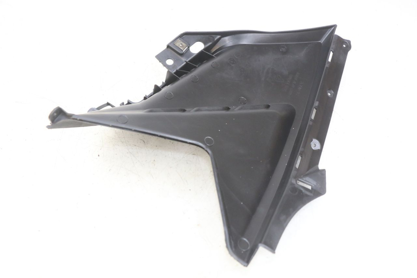 photo de TAPA DEBAJO DEL ASIENTO IZQUIERDO KYMCO AGILITY 16+ 4T 50 (2018 - 2023)