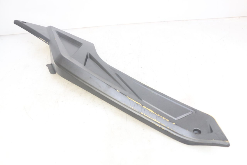 photo de TAPA DEBAJO DEL ASIENTO IZQUIERDO NECO ALEXONE 125 (2017 - 2024)