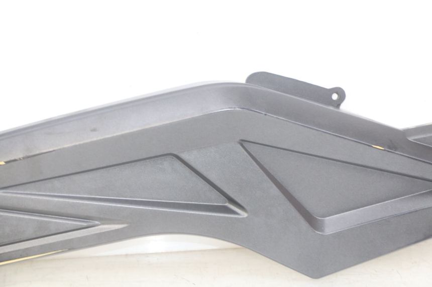 photo de TAPA DEBAJO DEL ASIENTO IZQUIERDO NECO ALEXONE 125 (2017 - 2024)