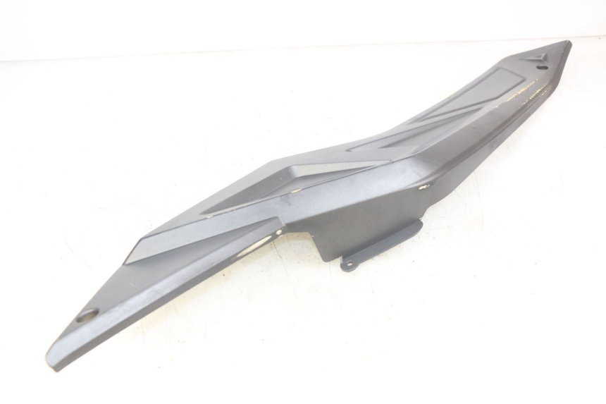 photo de TAPA DEBAJO DEL ASIENTO IZQUIERDO NECO ALEXONE 125 (2017 - 2024)