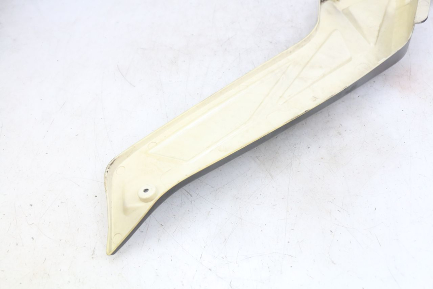 photo de TAPA DEBAJO DEL ASIENTO IZQUIERDO NECO ALEXONE 125 (2017 - 2024)