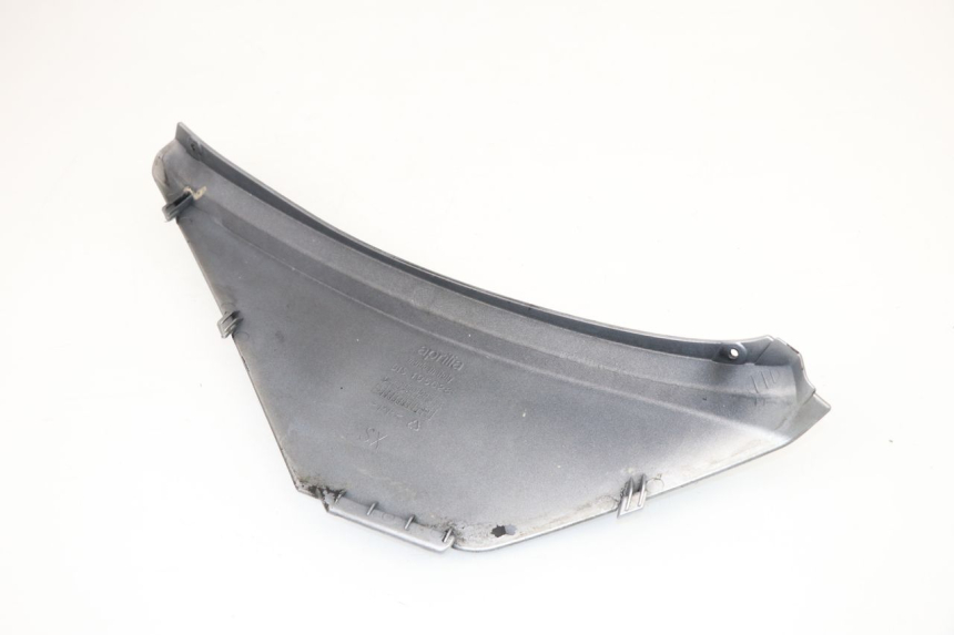 photo de TAPA BAJO ASIENTO IZQUIERDA APRILIA ATLANTIC 125 (2003 - 2009)