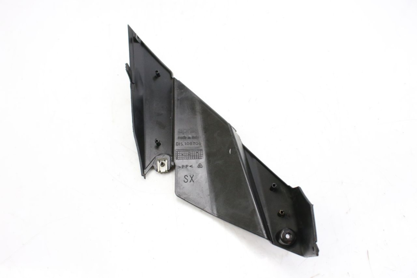 photo de TAPA DEBAJO DEL ASIENTO IZQUIERDO APRILIA SR R 2T LC 50 (2018 - 2021)