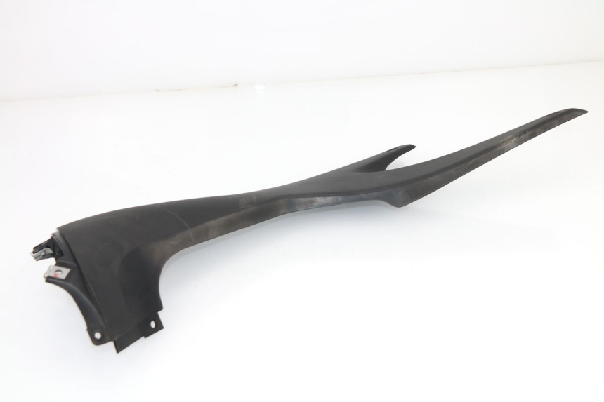 photo de TAPA BAJO ASIENTO IZQUIERDA APRILIA TUONO 125 (2003 - 2005)
