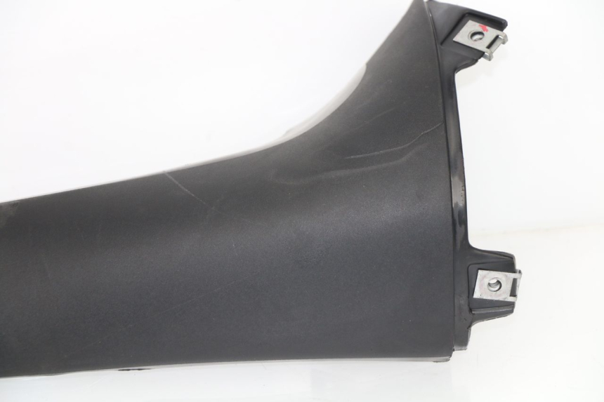 photo de TAPA BAJO ASIENTO IZQUIERDA APRILIA TUONO 125 (2003 - 2005)