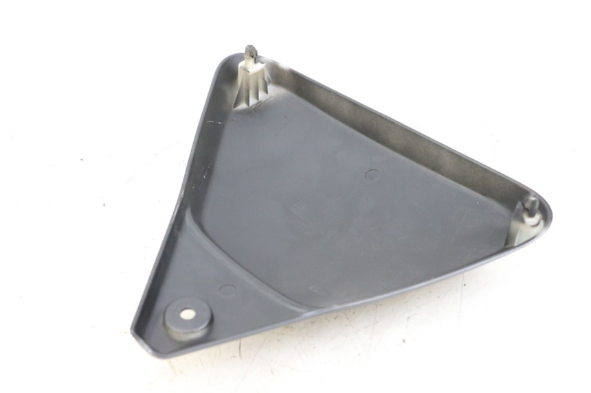 photo de TAPA BAJO ASIENTO IZQUIERDA ARCHIVE CAFE RACER 4T 50 (2019 - 2024)