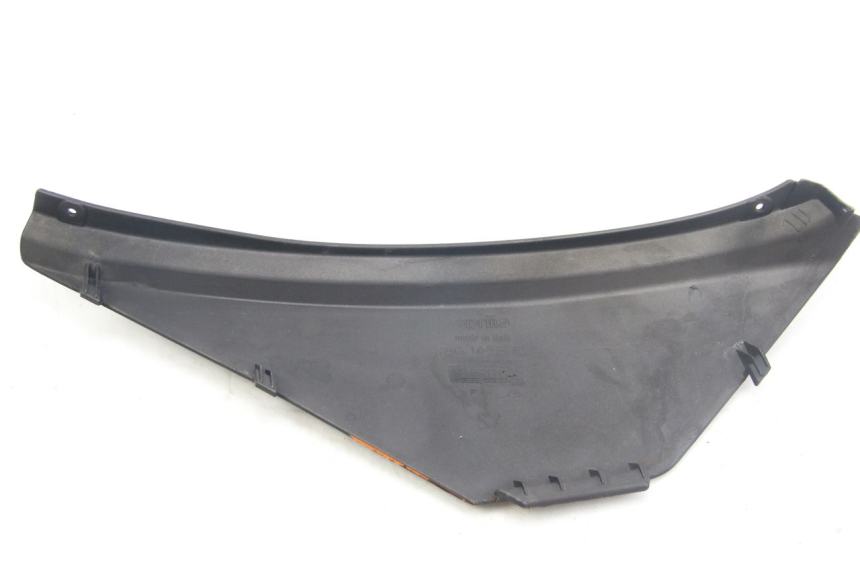 photo de TAPA DEBAJO DEL ASIENTO IZQUIERDO APRILIA ATLANTIC 500 (2002 - 2003)