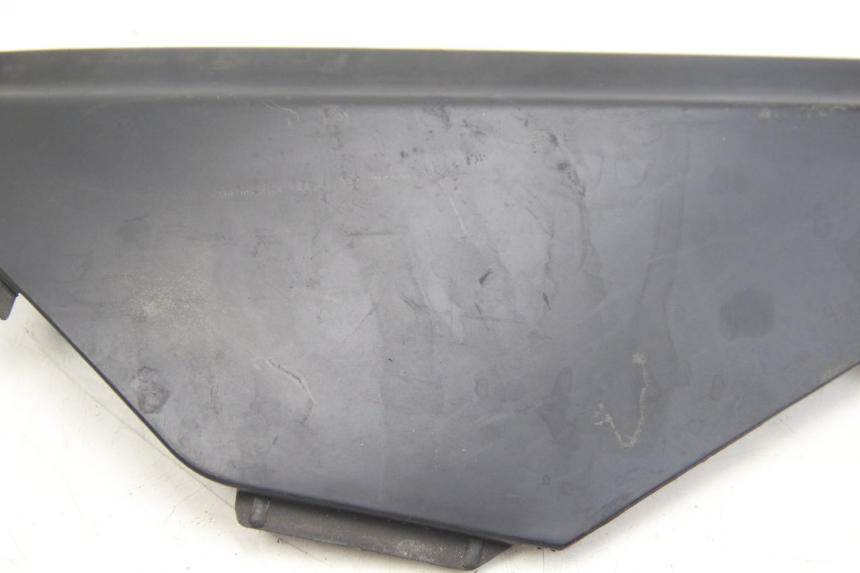 photo de TAPA DEBAJO DEL ASIENTO IZQUIERDO APRILIA ATLANTIC 500 (2002 - 2003)