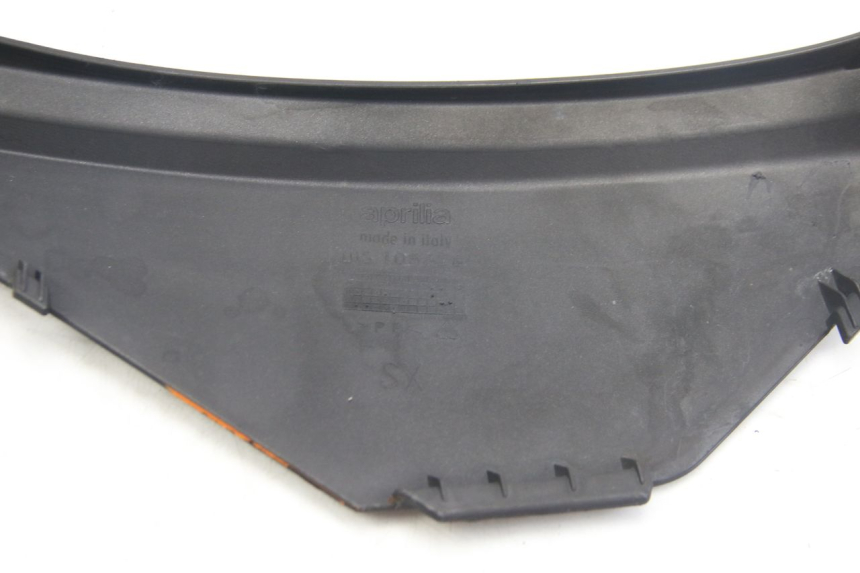 photo de TAPA DEBAJO DEL ASIENTO IZQUIERDO APRILIA ATLANTIC 500 (2002 - 2003)