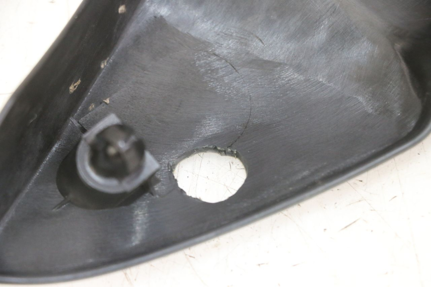 photo de TAPA DEBAJO DEL ASIENTO IZQUIERDO HONDA CBF 500 (2004 - 2007)