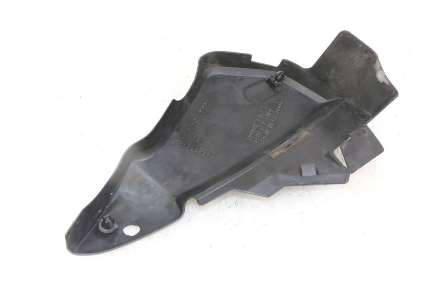 photo de TAPA DEBAJO DEL ASIENTO IZQUIERDO HONDA CBF 500 (2004 - 2007)