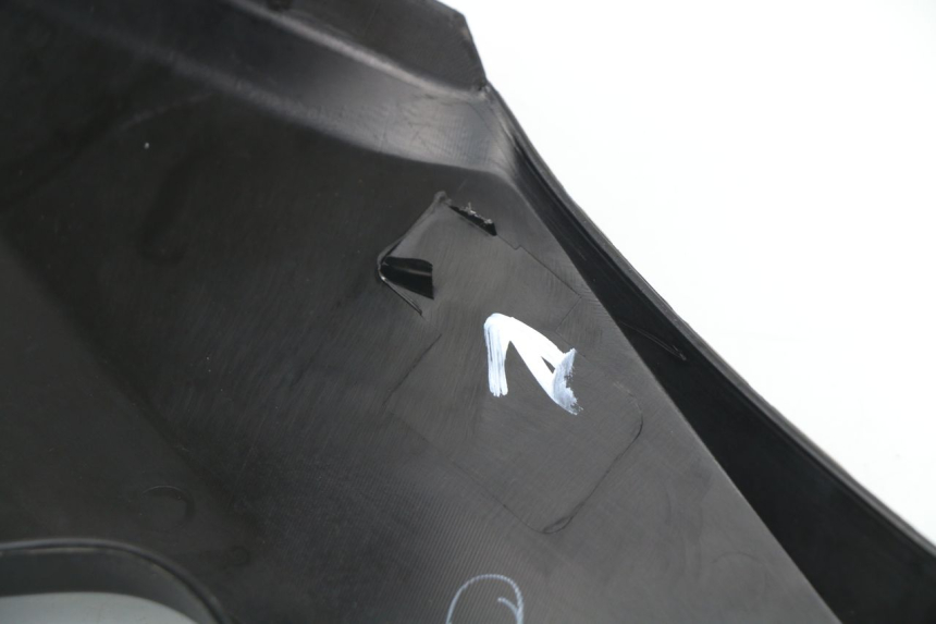 photo de TAPA BAJO ASIENTO IZQUIERDA HONDA CBR R 125 (2011 - 2016)