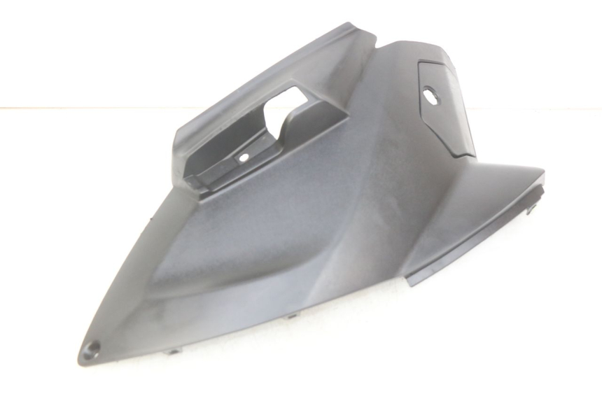 photo de TAPA BAJO EL ASIENTO IZQUIERDO. PEUGEOT CITYSTAR AIR 125 (2014 - 2017)