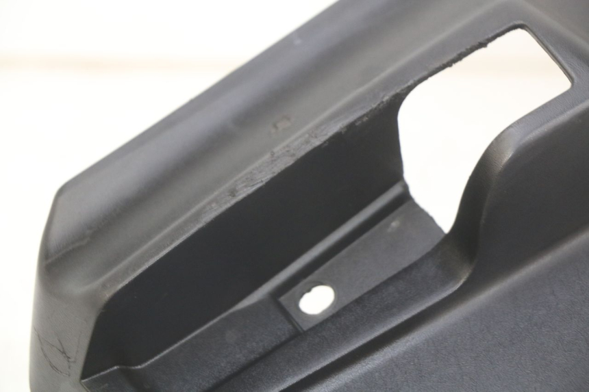 photo de TAPA BAJO EL ASIENTO IZQUIERDO. PEUGEOT CITYSTAR AIR 125 (2014 - 2017)