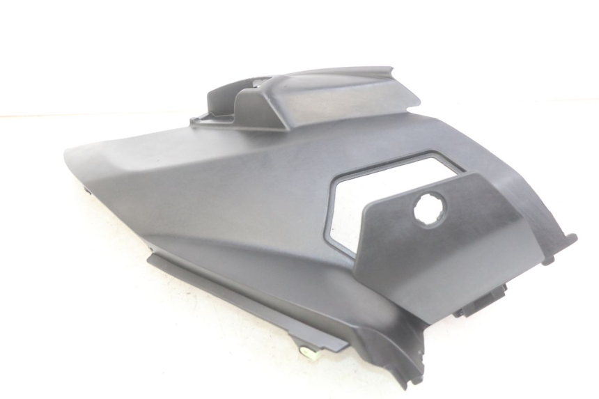 photo de TAPA BAJO EL ASIENTO IZQUIERDO. PEUGEOT CITYSTAR AIR 125 (2014 - 2017)