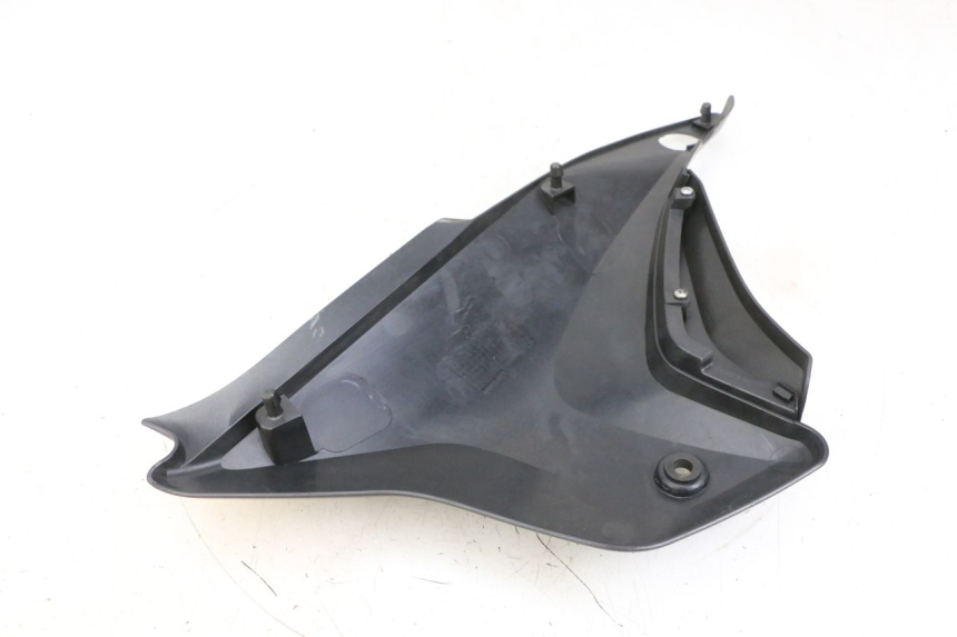 photo de TAPA BAJO ASIENTO IZQUIERDA KSR CODE 125 (2018 - 2020) - Otra perspectiva