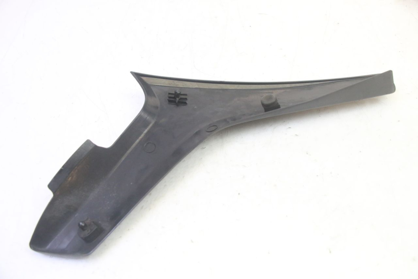 photo de TAPA BAJO ASIENTO IZQUIERDA SUZUKI DL V STROM 1000 (2002 - 2007) - Primer plano técnico